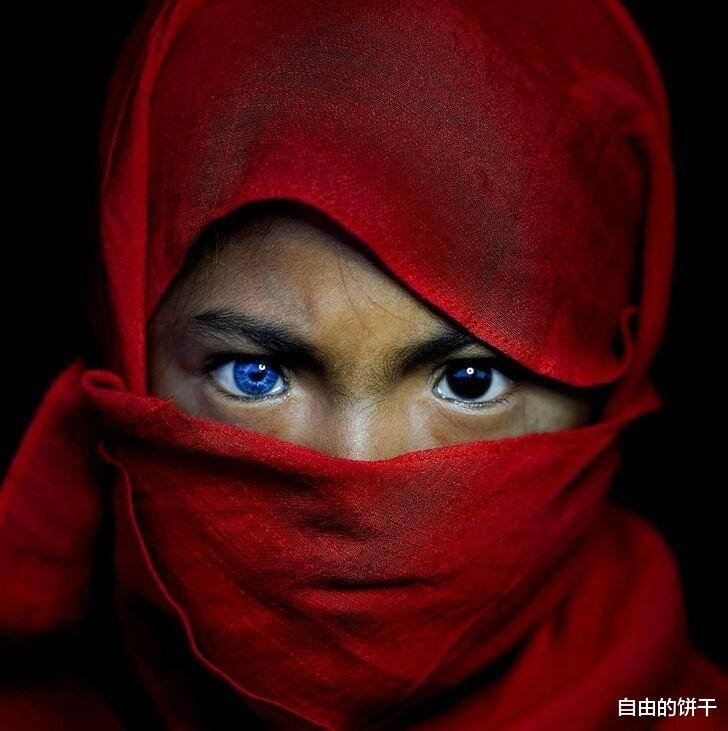 |布通族人：拥有美丽电蓝色眼睛的神秘部落