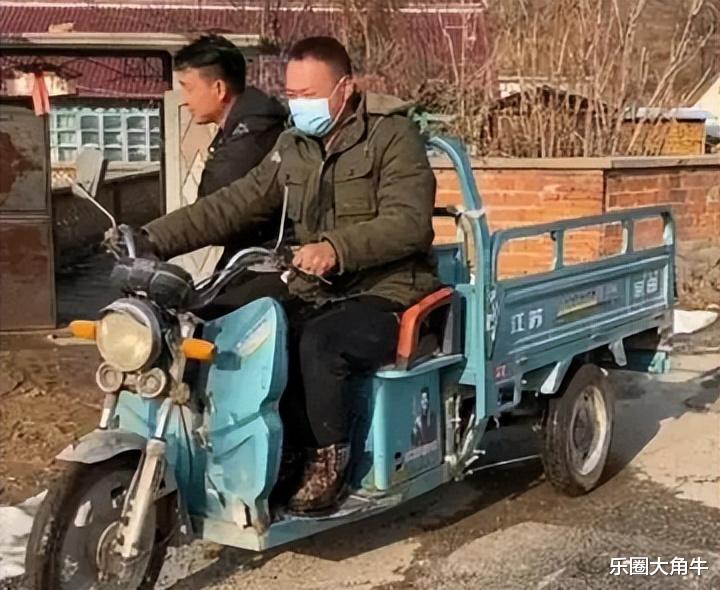 网红圈的人走茶凉,在“张同学”身上展现得淋漓尽致,他犯了大忌