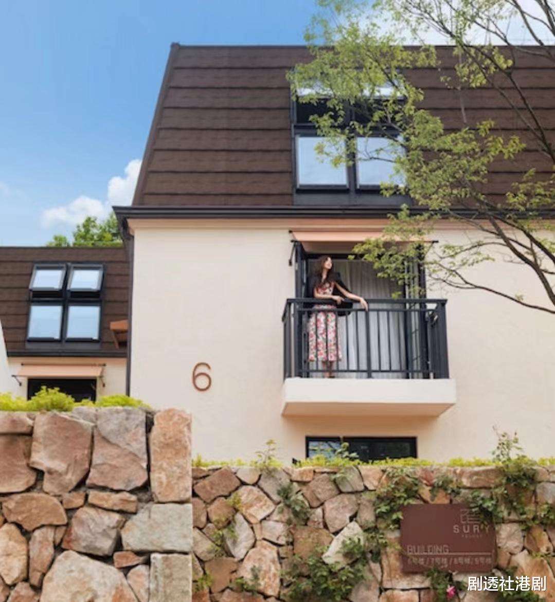 亲自当活招牌!港知名女星内地民宿生意开分店,泳池边晒长腿吸客