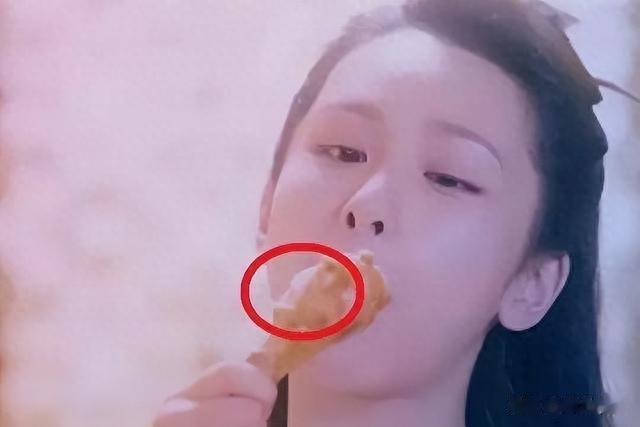 不会吃饭就别吃!看完刘琳的大葱蘸酱,那些“假吃”女星脸不疼吗