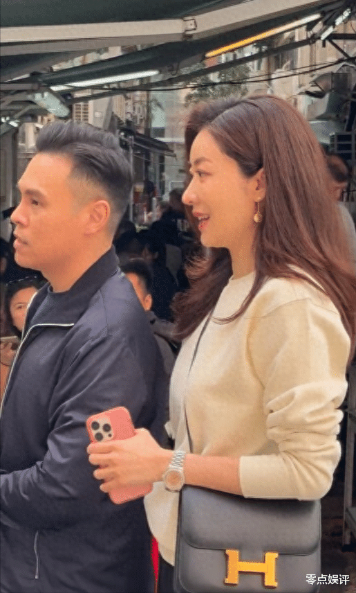 熊黛林下班富豪老公接,飞奔紧贴秀恩爱,身高差半头也无妨?