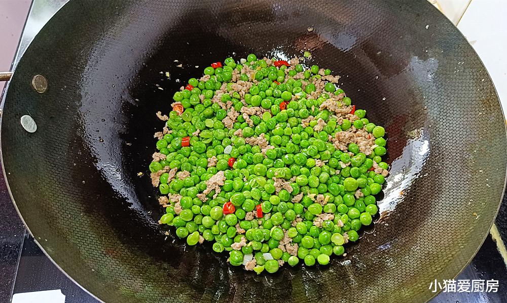 豌豆|春天里最受欢迎的美味，豌豆和肉末一起炒，荤素搭配，营养味美