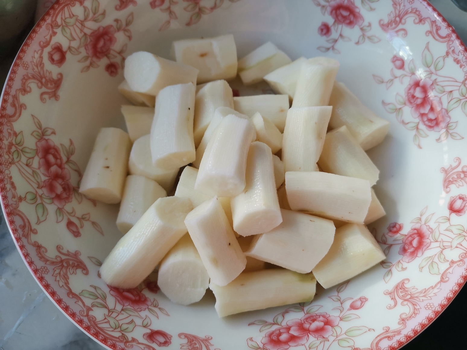 排骨|冬天要多吃这肉，比牛肉便宜比鸡肉鸭肉香，简单一炖大人孩子都爱吃