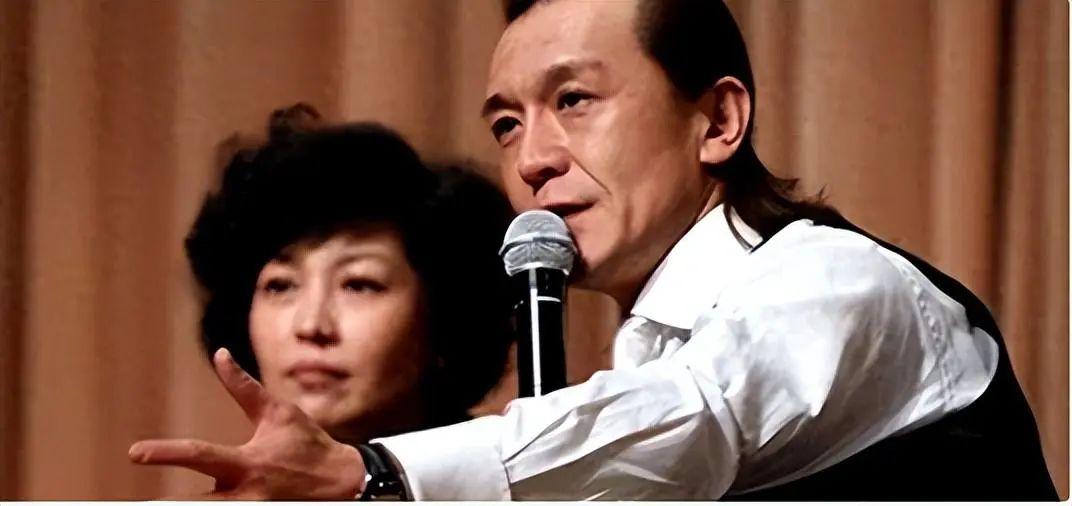 时隔5年李咏死因被揭开,妻子哈文不再隐瞒,遗体为何不运回国?