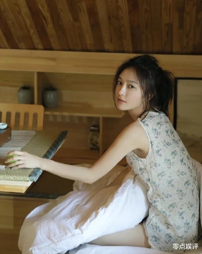 四十岁秦岚独享万千宠爱,有钱有颜只恋爱不结婚,千万豪宅住到嗨