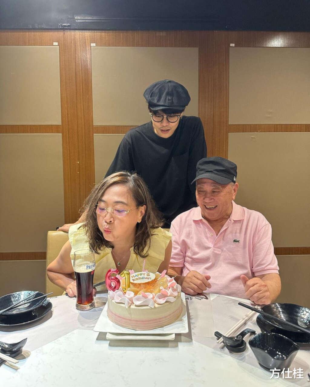 夏雨|著名演员夏雨全家移民国外,一家三口合影曝光,演员妻子儿子颜值高!