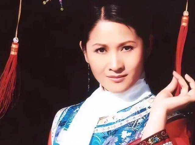 一年服侍30位导演,夜夜陪睡,最后反被联合封杀,成唯一受害人!