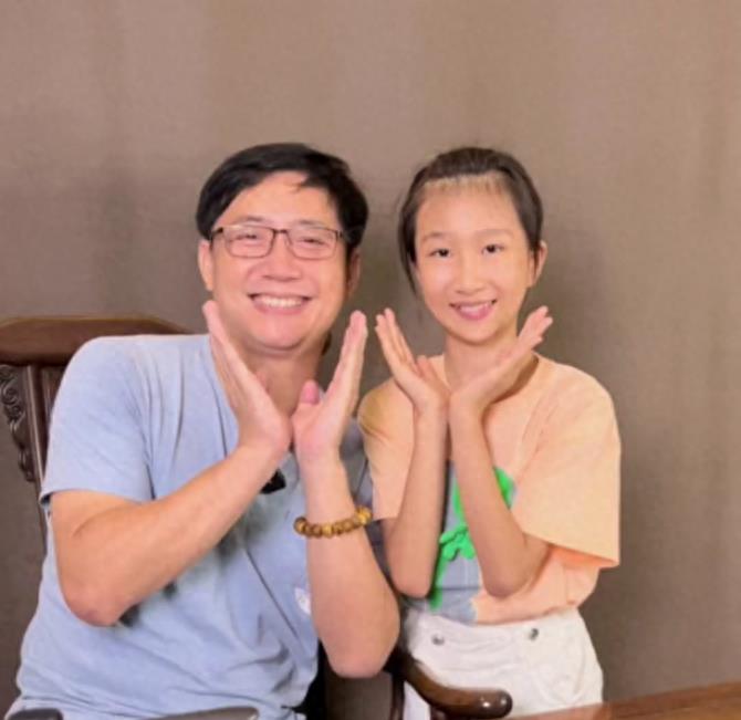 “康祈耀”彭新智的现实生活，老婆是北方人，二胎女儿十多岁了