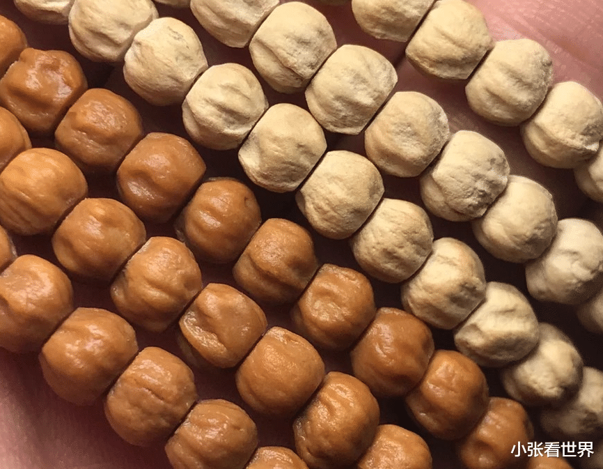 文玩潮流的反复性,大家玩腻了小尺寸手串,又开始玩大尺寸单圈了