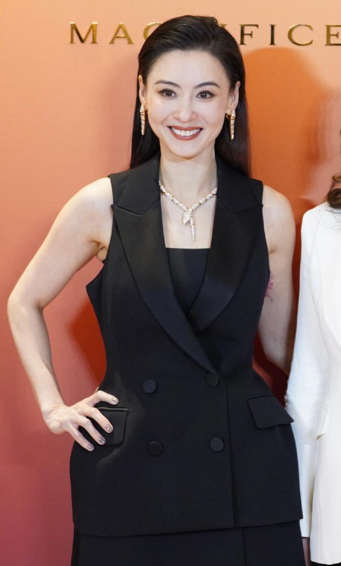 看了张柏芝这组无修生图，我才知道什么是真正的“骨相美人”