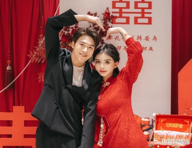 韩安冉|韩安冉4婚,苦了亲朋好友,继父全程没笑容,男方彩礼少引争议