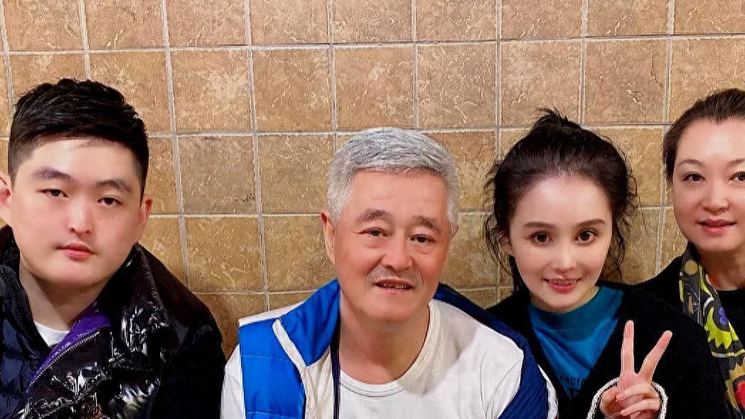 赵本山老婆痛哭，女儿病态整容花30万修鼻子，3年时间已经面目全非