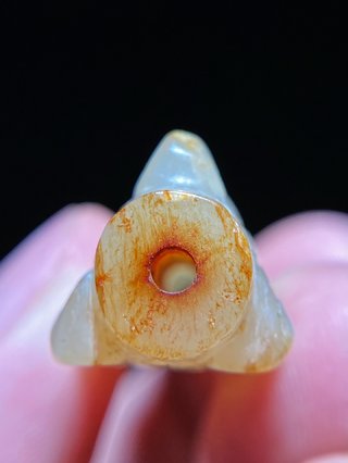 和田玉籽料|汉 和田玉籽料沁色 兽面纹 勒子 琮式勒 挂件 把件