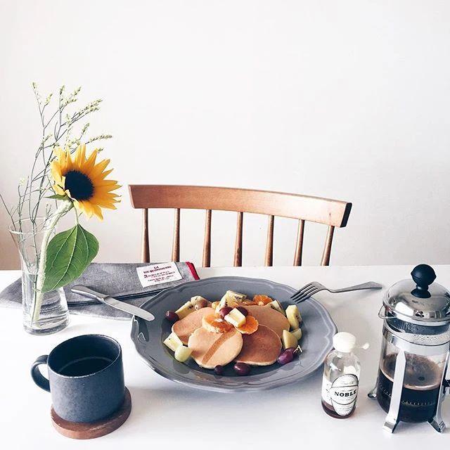 72岁银发奶奶亲身示范：不染发，不浓妆艳抹，老了也没“大妈感”