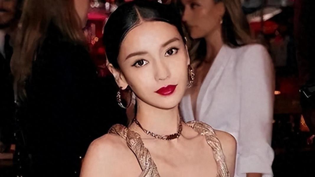 杨颖戴独眼戒指已加入邪教？夏帕瑞丽总裁回应：根本不是一个眼睛