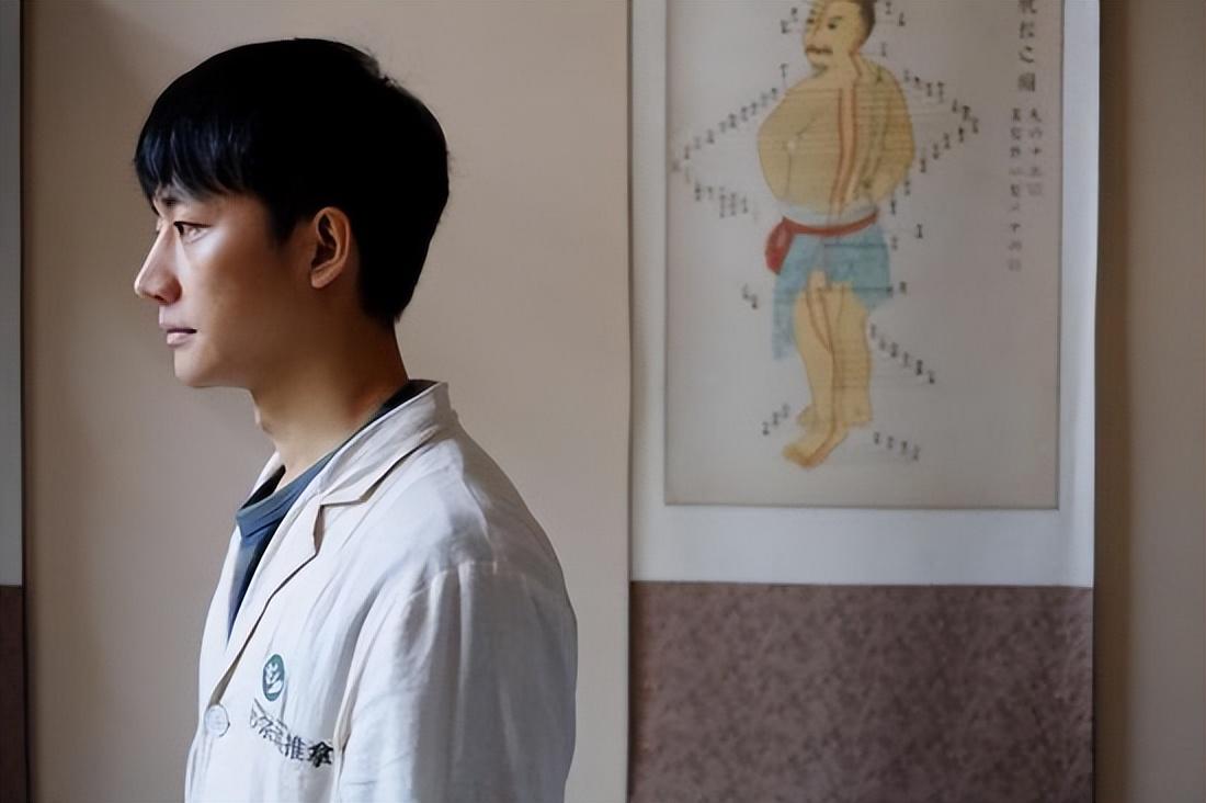 与蒋雯丽偷情照被曝光，从内娱弃子到名导宠儿，他背后究竟谁撑腰