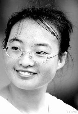 “谋女郎”魏敏芝：一夜爆红后被张艺谋劝退娱乐圈，现在过得怎样