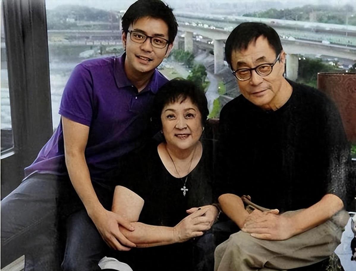 这一次,“手撕前妻”的刘家昌,意外揭开了谢霆锋老爸的“绿帽情史”