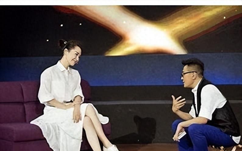 自爆与两名女主持同眠一张床,当了十年的地下情人,56岁还没玩够