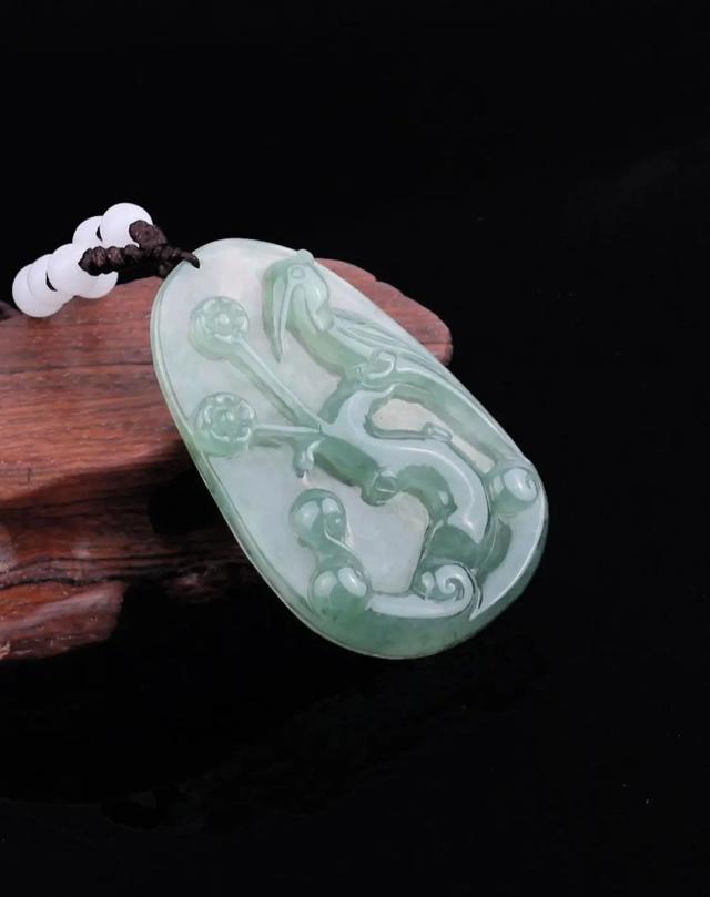 翡翠|金麟岂是池中物,一遇风云便化龙,哪些翡翠挂件适合送学子呢?
