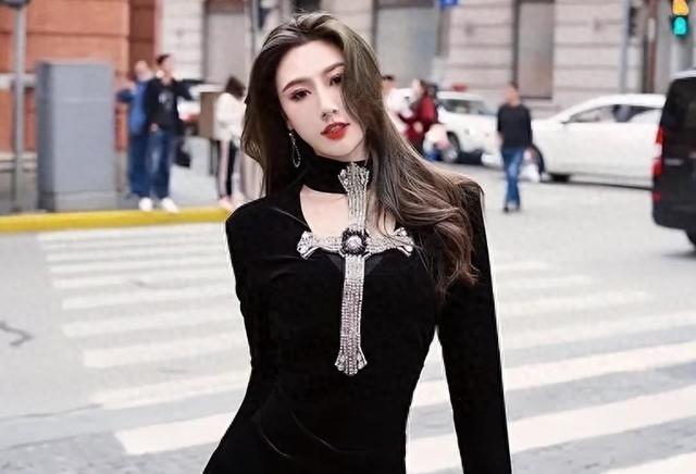 舅舅是陈佩斯外公是影帝,爸爸是国家1级演员,她拒进圈甘当网红