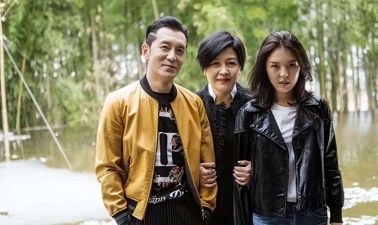 |李咏妻子发文深夜发布喜讯，网友：恭喜