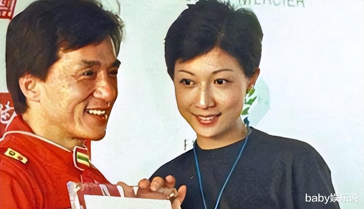 成龙|同是成龙基因,林凤娇儿子和吴绮莉女儿一对比,差距一目了然