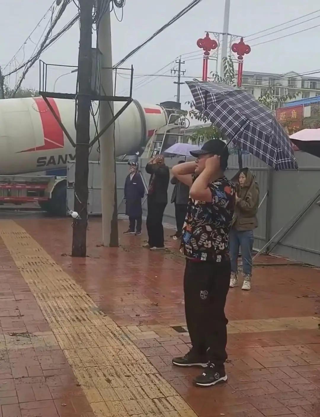 唐鉴军|曝“谢广坤”回老家占农民地盖豪宅,满脸嚣张惹众怒!