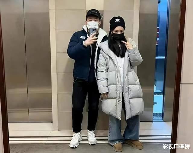 蔡文静|蔡文静韩国机场摔一跤惹争议,男友是《赘婿》制片人,财力不一般