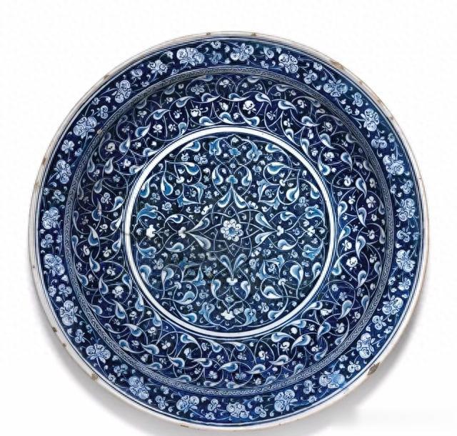 一只有冲、有残缺的15世纪土耳其青花盘4811万元成交!