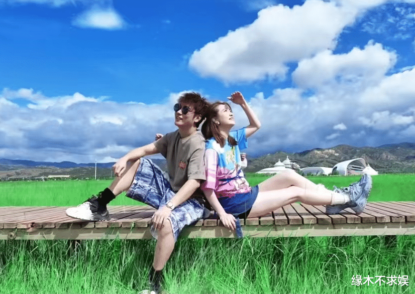 张丹峰洪欣带女儿游意大利,一家3口3种肤色,婚姻真实状态曝光!