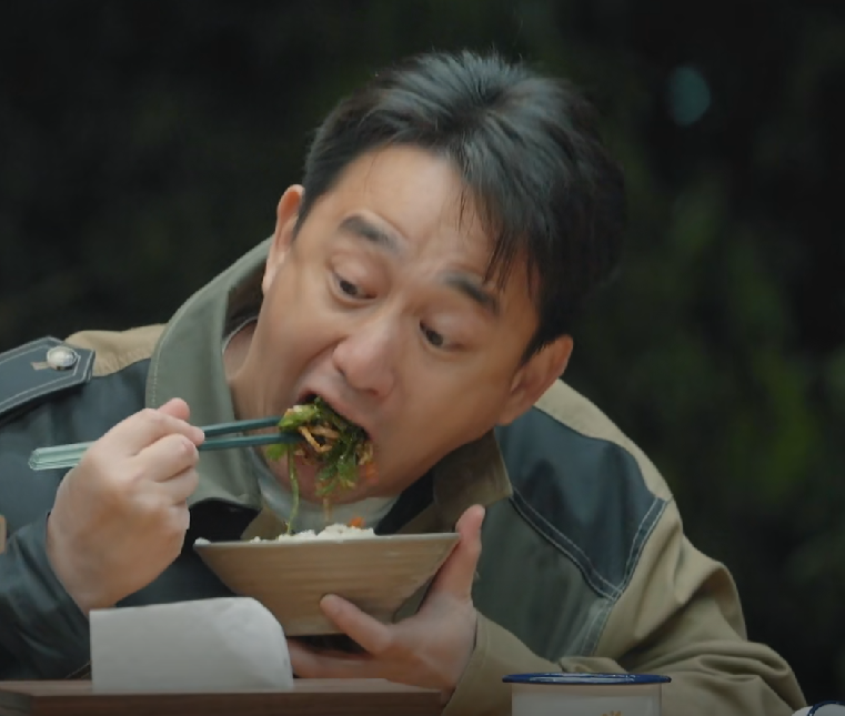 向往的生活|《向往的生活》被人民文娱点名，不是夸是批评，直戳芒果台肺管子