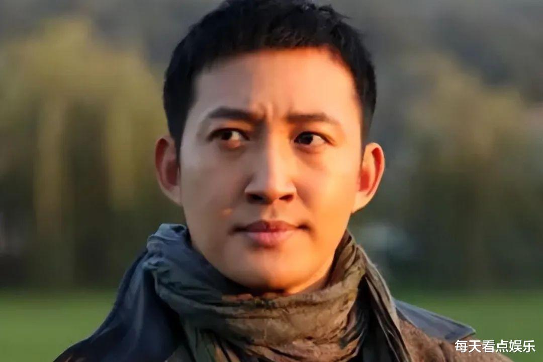 被蒋欣抛弃16年后，他终于走上人生巅峰，一家三口幸福美满惹人羡