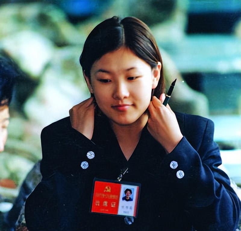 不止不休|曝跳水皇后伏明霞净身出户!71岁百亿富豪老公回应!