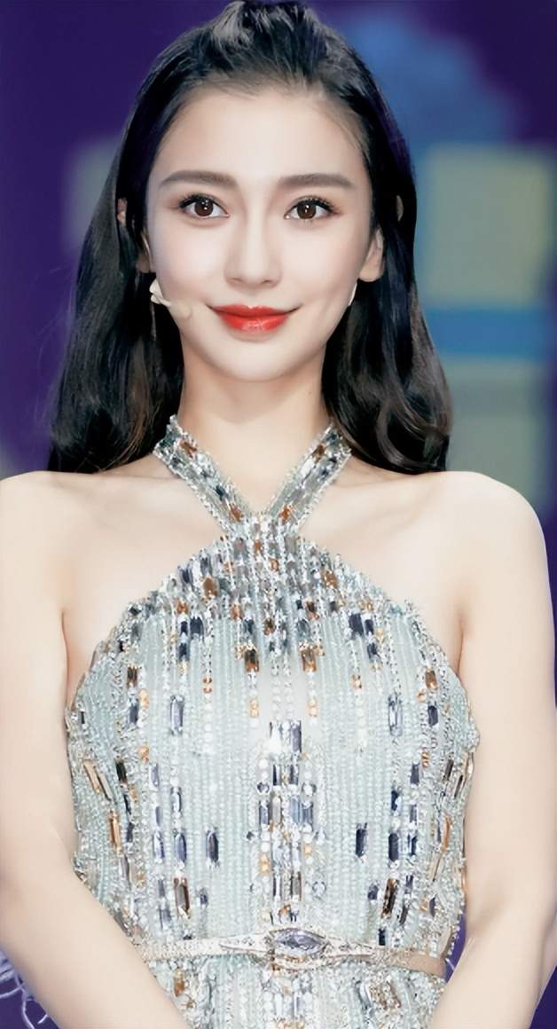 杨颖晒母子合影,与爱犬阿黄同框,被指暗讽黄晓明