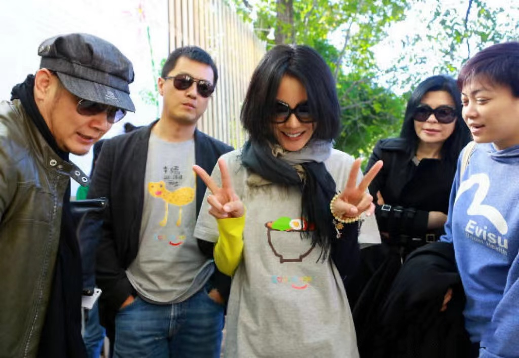 李亚鹏|李亚鹏秀恩爱,关王菲什么事?