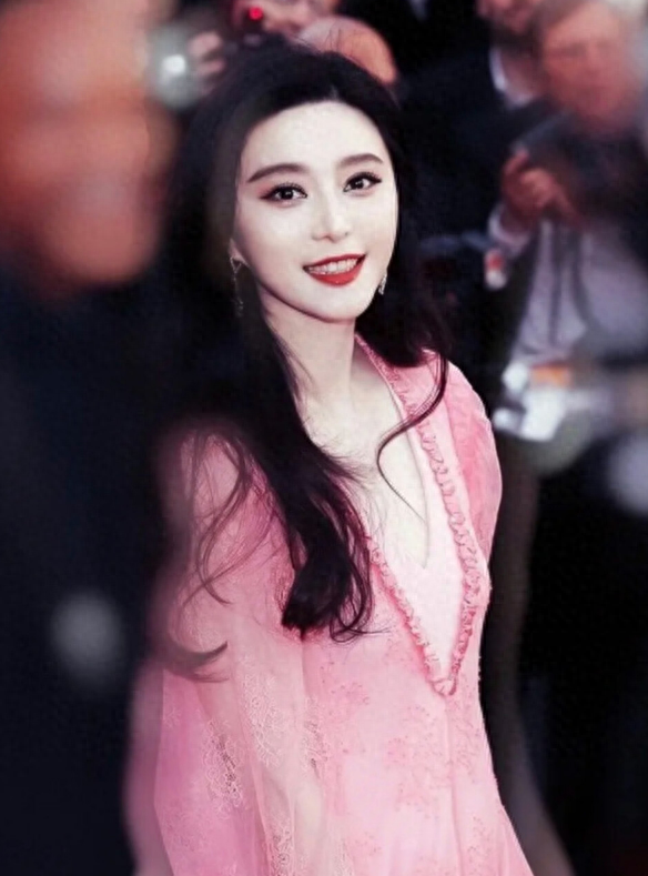 被封杀5年后范冰冰传隐婚!养二婚老公和继子负担太重,拼命捞钱