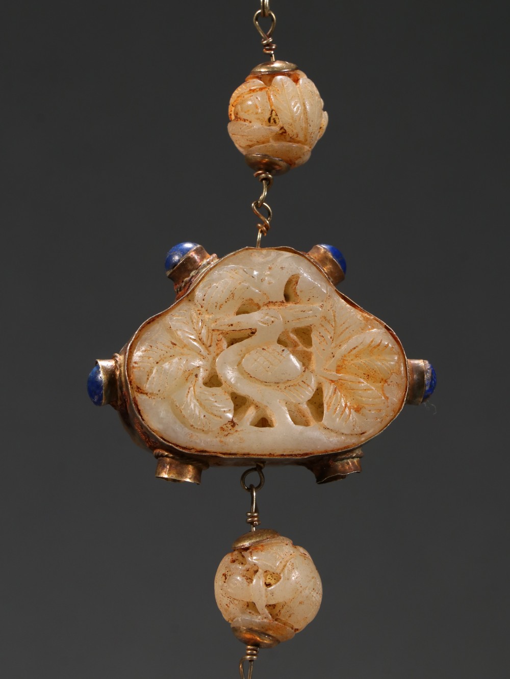 |辽金 和田玉包金一路莲科挂件。