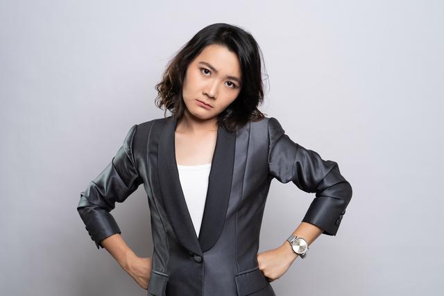 00后|下班萝莉上班变“老阿姨”,00后学生工作前后差距太真实