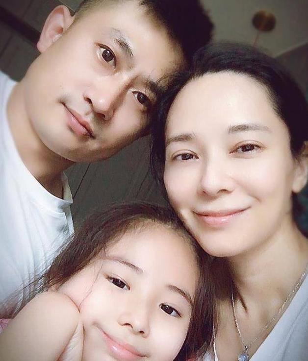 曝知名港姐女星“出道即巅峰”，拒绝豪门下嫁农村，如今生活幸福