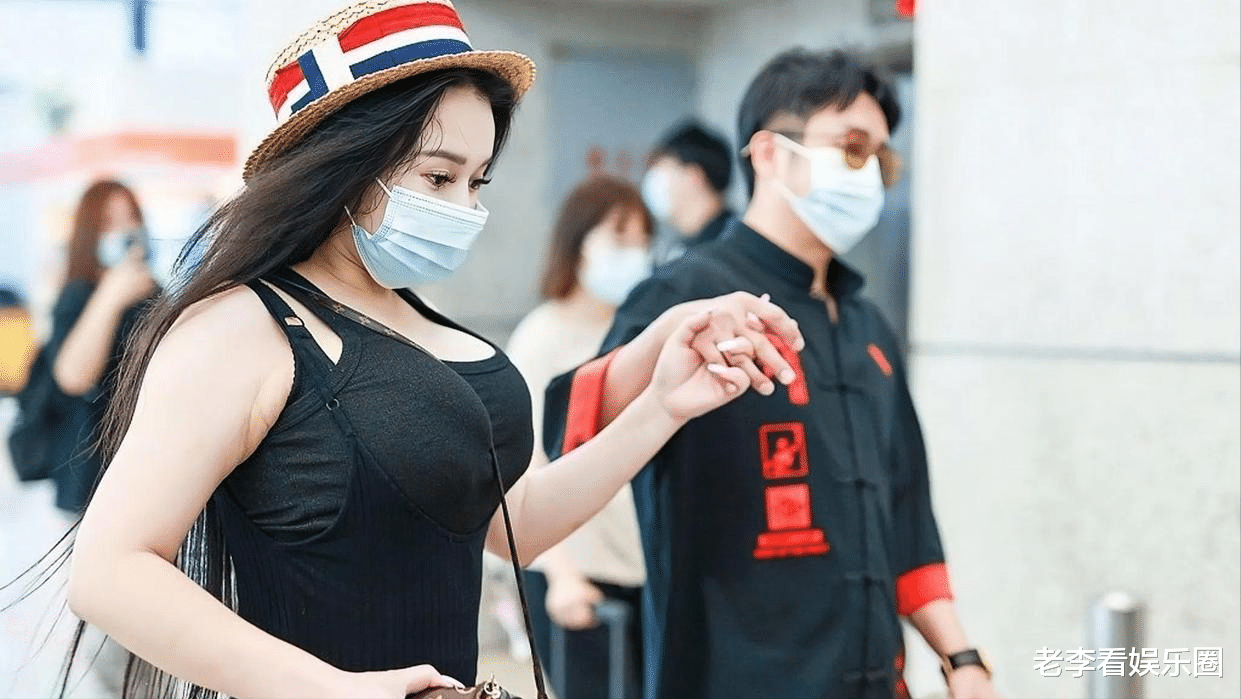 冉莹颖着装暴露,就是为了帮丈夫制造流量,赚钱才是最重要的!