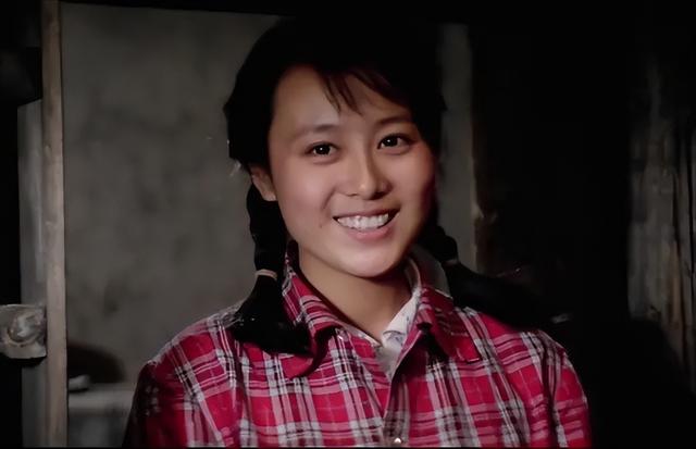 李沁|《人生之路》:黑瘦干瘪却要演“村花”,谁的审美出了问题?