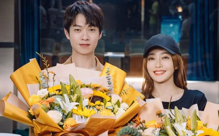 秦岚魏大勋再次被拍，魏大勋主动出来接女友，挽手回家感情稳定