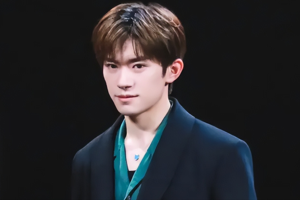 明星|明明一张“普通脸”,偏被夸成“天花板”,这5位明星不脸红吗?