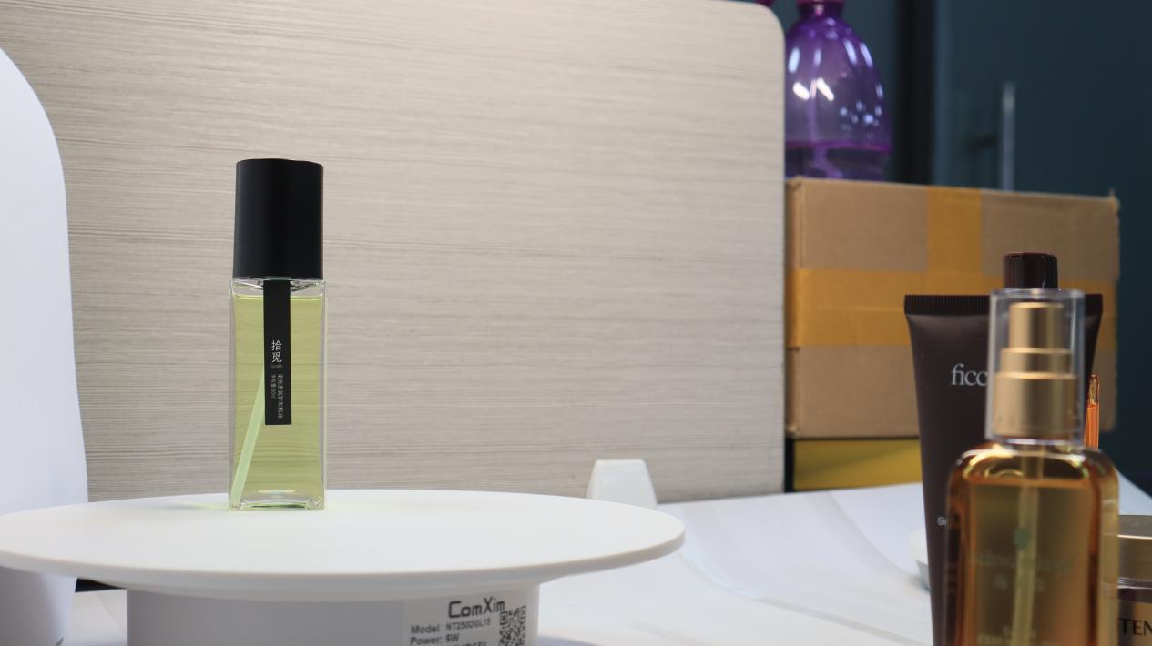 哭死!头发翘起来怎么办?发型师教你头发精油正确的使用方法