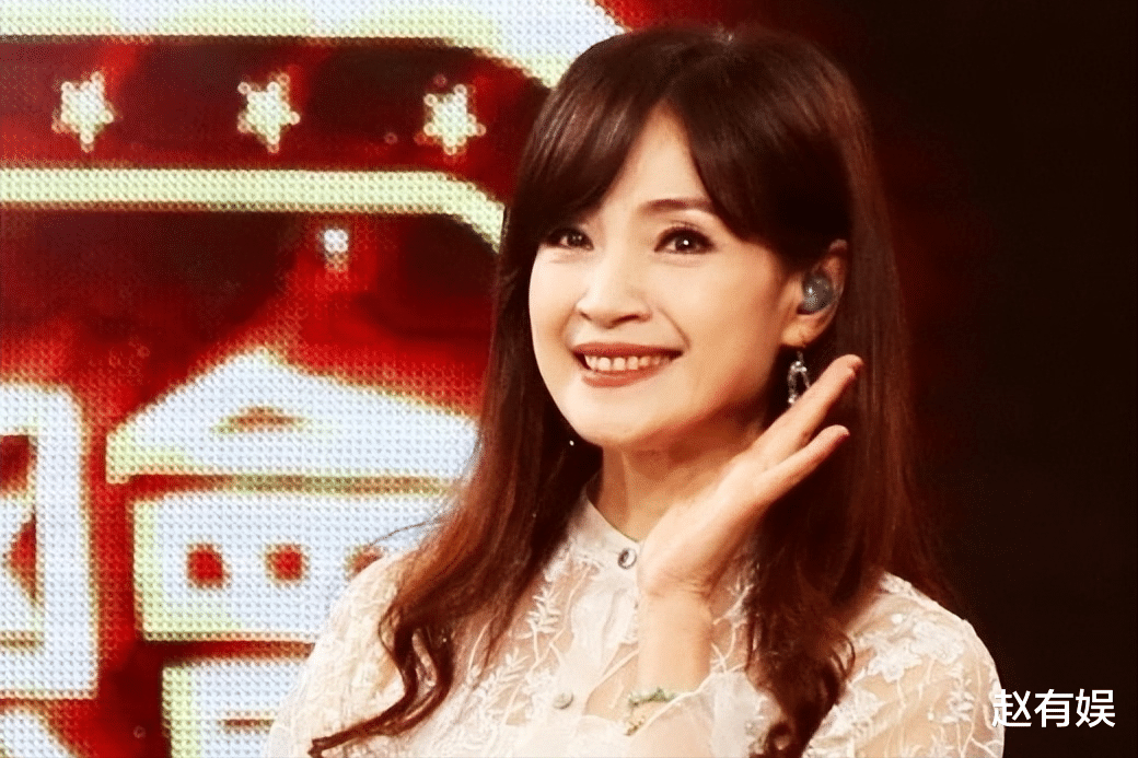 出道35年零绯闻，56岁不恋爱不结婚不生子，无父无母孑然一身