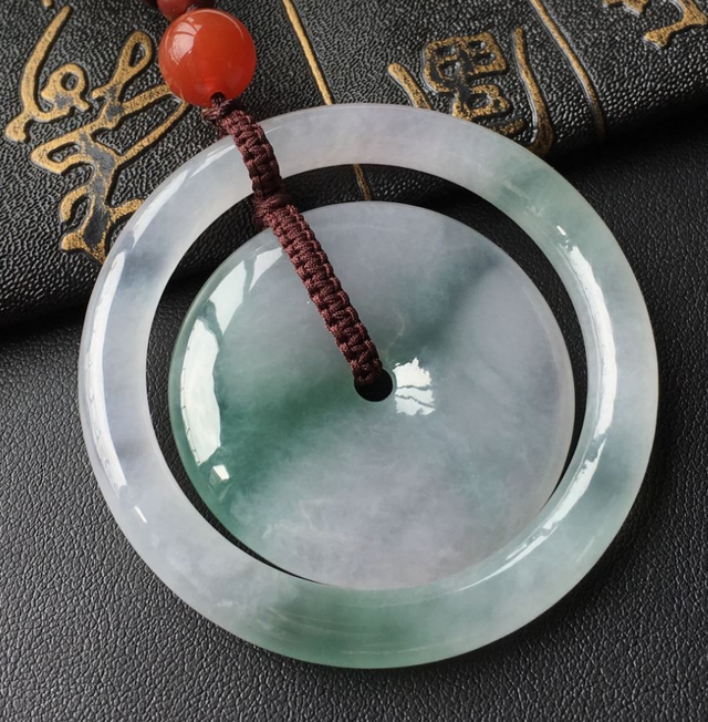 翡翠|十方和气精神爽,四海同心道眼明!翡翠同心扣有哪些寓意?