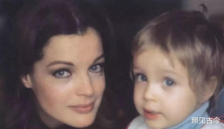 罗密:演活了茜茜公主,14岁独子离世10个月后,43岁的她心碎而亡