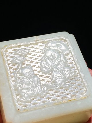 清嘉庆 和田玉籽料 白玉 和合二仙 倭角 方盒