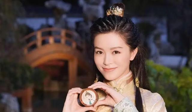 飒姐归来!文咏珊确诊为文勇扇!一改往日温柔,影片扇暴男友